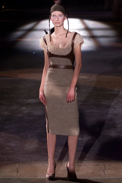 Look 10